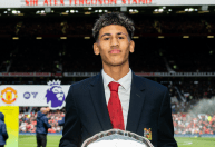 Joia de 15 anos que pediu para deixar United vira alvo de Real, Barcelona, PSG e Bayern