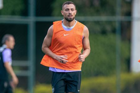 Léo Duarte em treino pelo Atlético