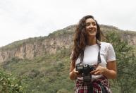 Guia reúne orientações para mulheres que viajam sozinhas; confira