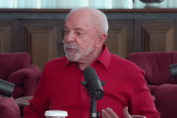 Lula critica 'políticos vira-lata' e acusa Eduardo Bolsonaro de atuar contra o Brasil nos EUA