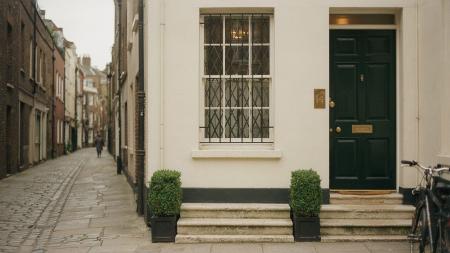 Adeus às grades nas janelas: alternativa moderna com vidro de segurança ganha espaço