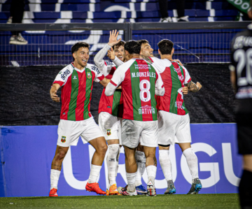 Jogadores comemoram em Montevideo City Torque 0 x 2 Deportivo Maldonado