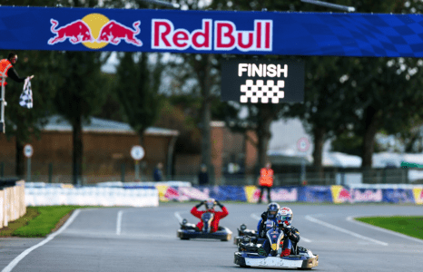 Desafio 'Max vs. 100', organizado pela Red Bull com Verstappen