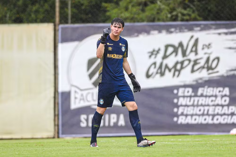 Goleiro de 17 anos do Grêmio participará de treinos da Seleção na Data Fifa