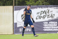 Goleiro de 17 anos do Grêmio participará de treinos da Seleção na Data Fifa