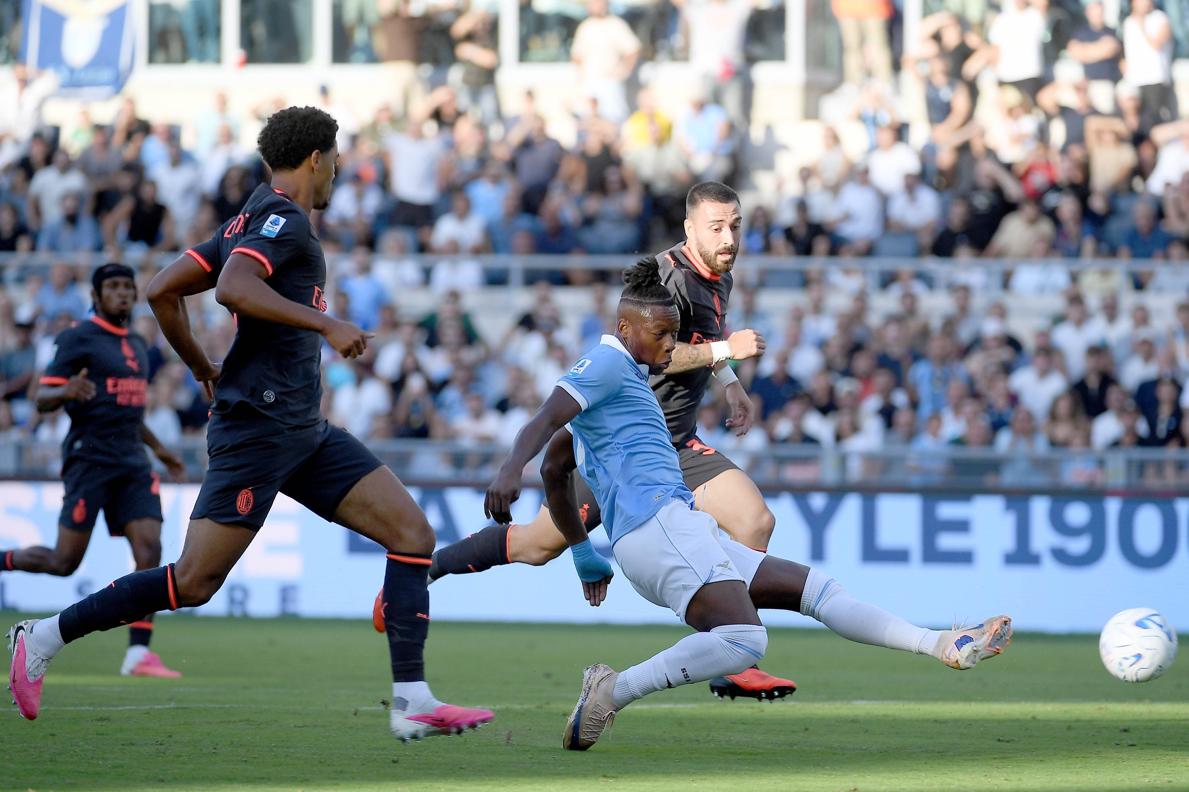 Lazio sai na frente, cede empate ao Milan, e vê liderança do Italiano ameaçada