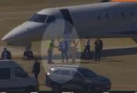 Vídeo mostra Moraes e sua esposa desembarcando de jatinho de Vorcaro