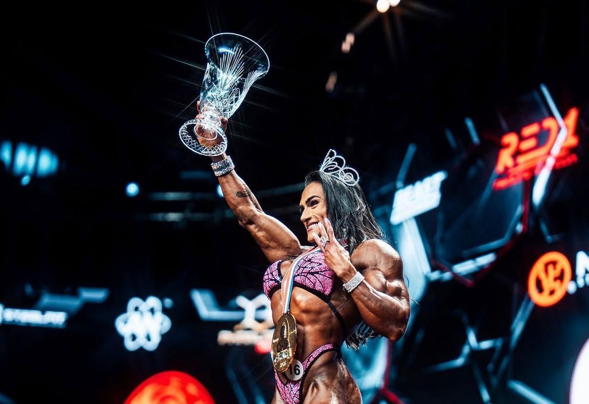 Natália Coelho conquista título da Women’s Physique no Mr. Olympia 2026
