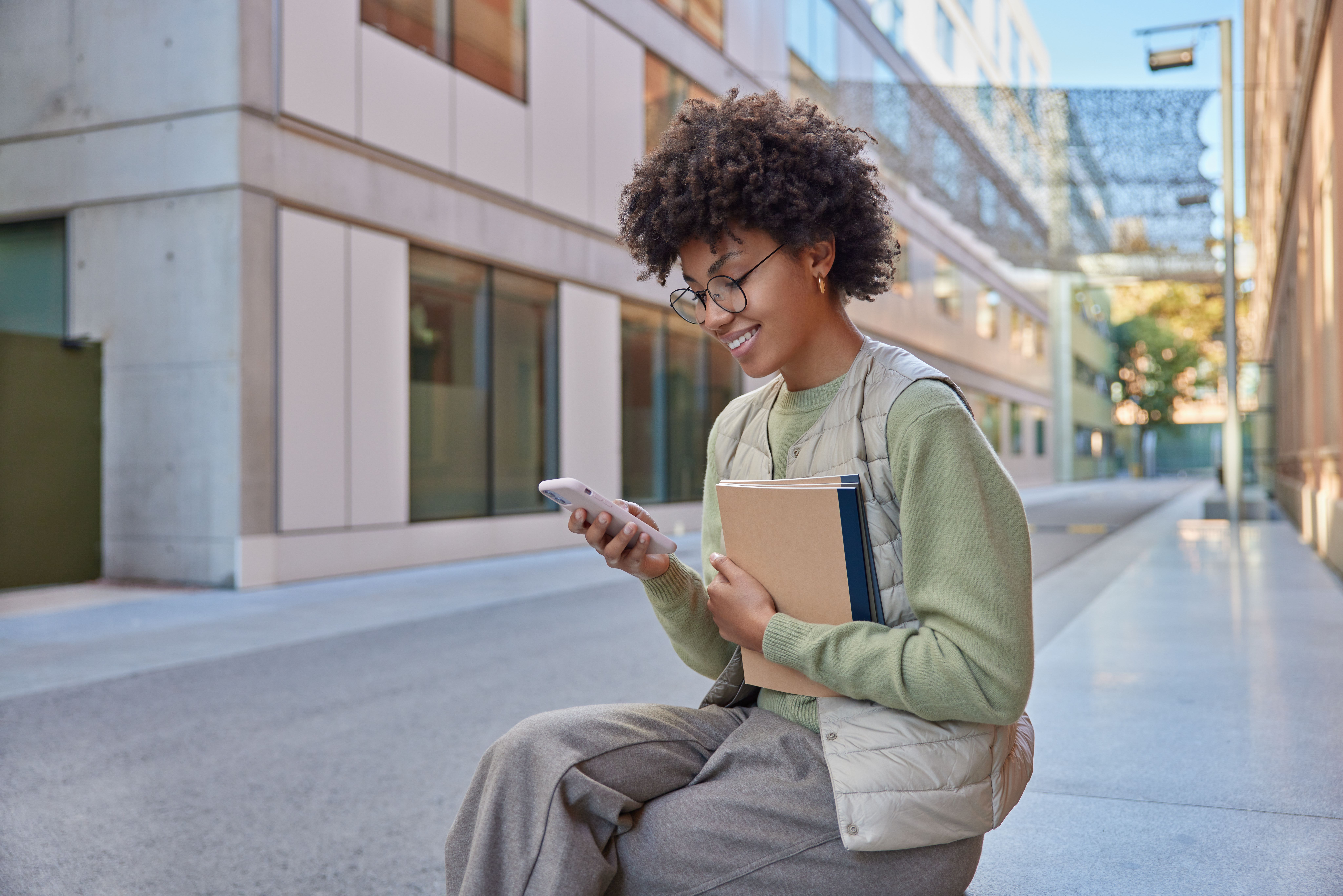 Como pagar mensalidade de universidade estrangeira direto pelo celular?