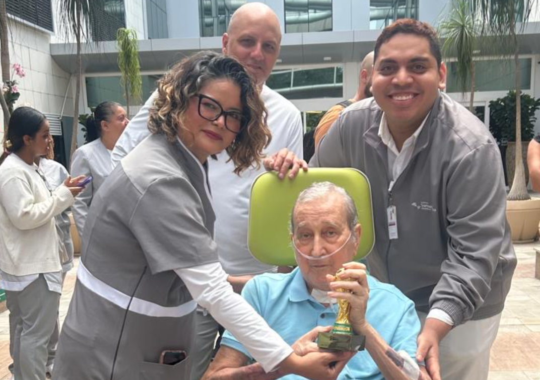 'Agradecido por esse carinho', diz Parreira ao receber alta após meses internado