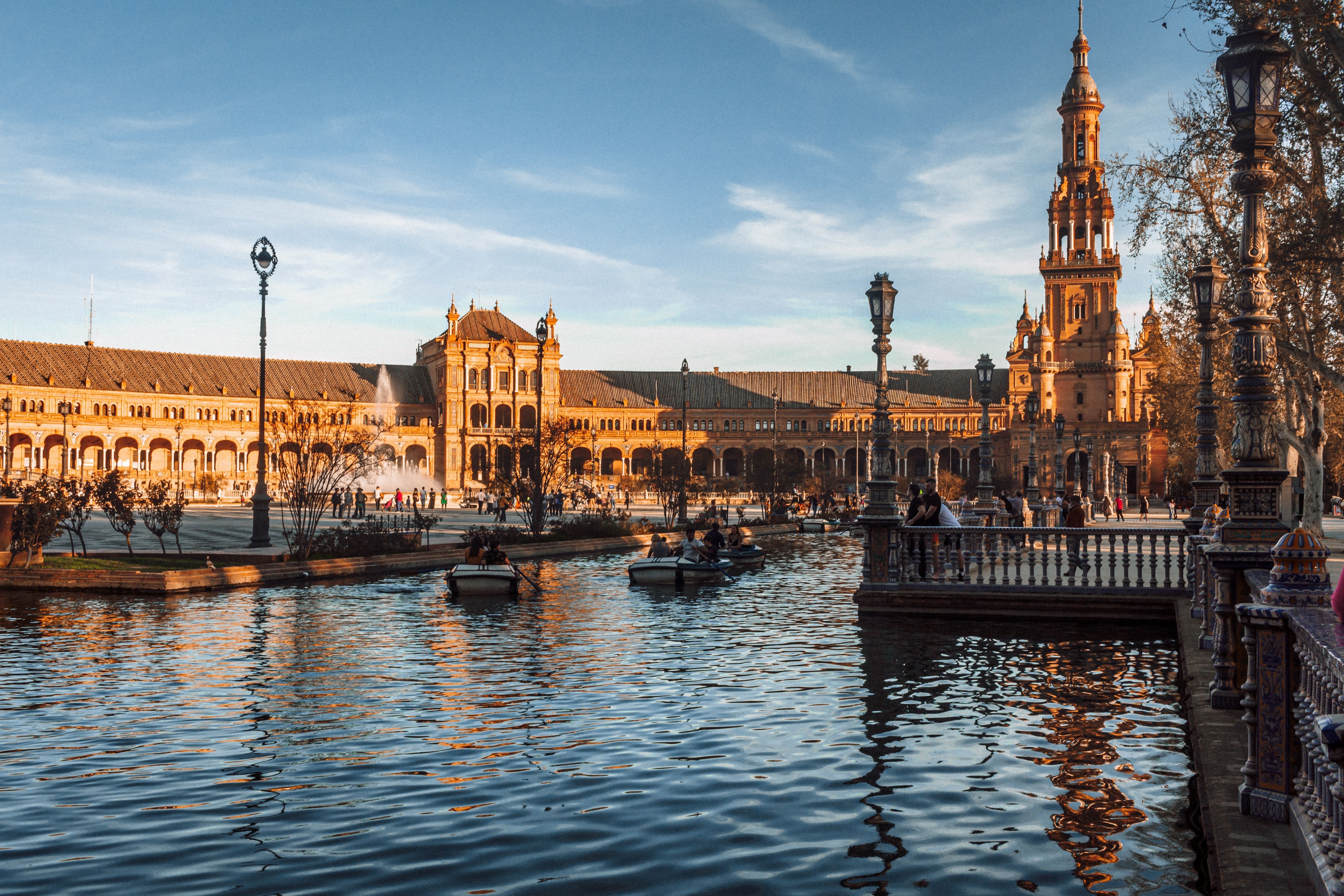 Espanha além de Madrid e Barcelona: três cidades para conhecer em 2026