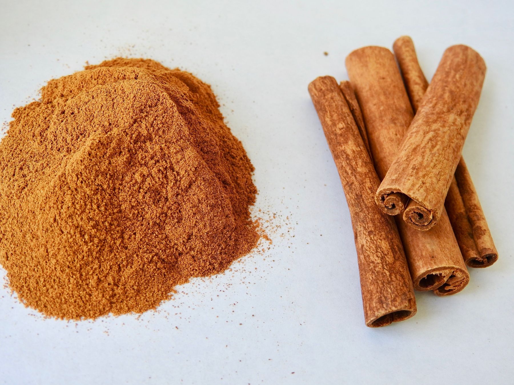 Jardineiros recomendam: polvilhe canela em pó na terra para evitar fungos nas suas plantas