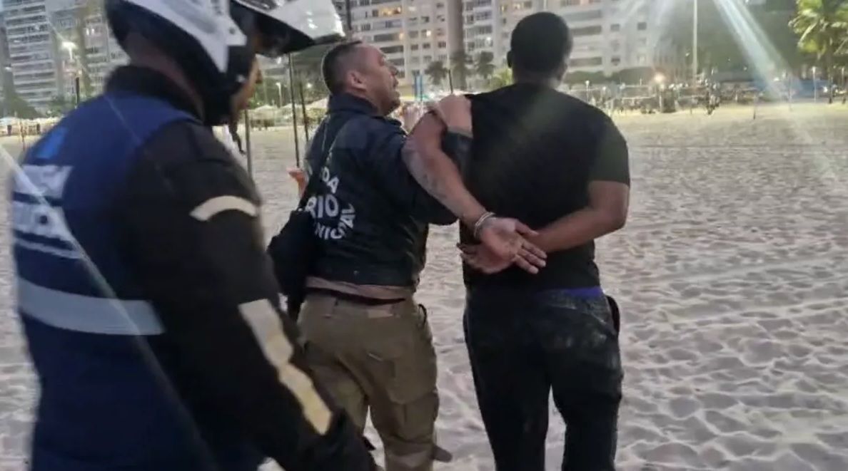 Homem é preso em Copacabana por golpe contra turista: 'biscoito e biquíni por R$ 1 mil'