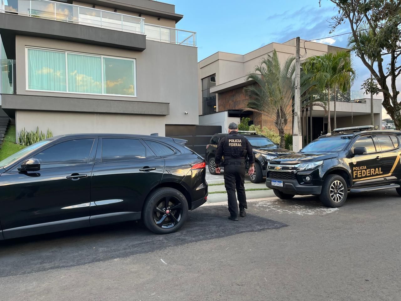 Polícia Federal prende no Rio e em SP suspeitos de desviar R$ 45 milhões da Caixa