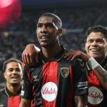 Ex-Vasco, atacante da Seleção marca gol da vitória em jogo histórico para clube inglês