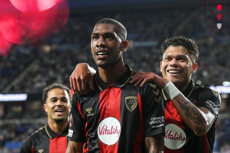 Rayan celebrou gol pelo Bournemouth na Liga Europa
