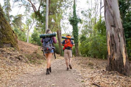 Trekking combina atividade física, aventura e contato direto com ambientes naturais.