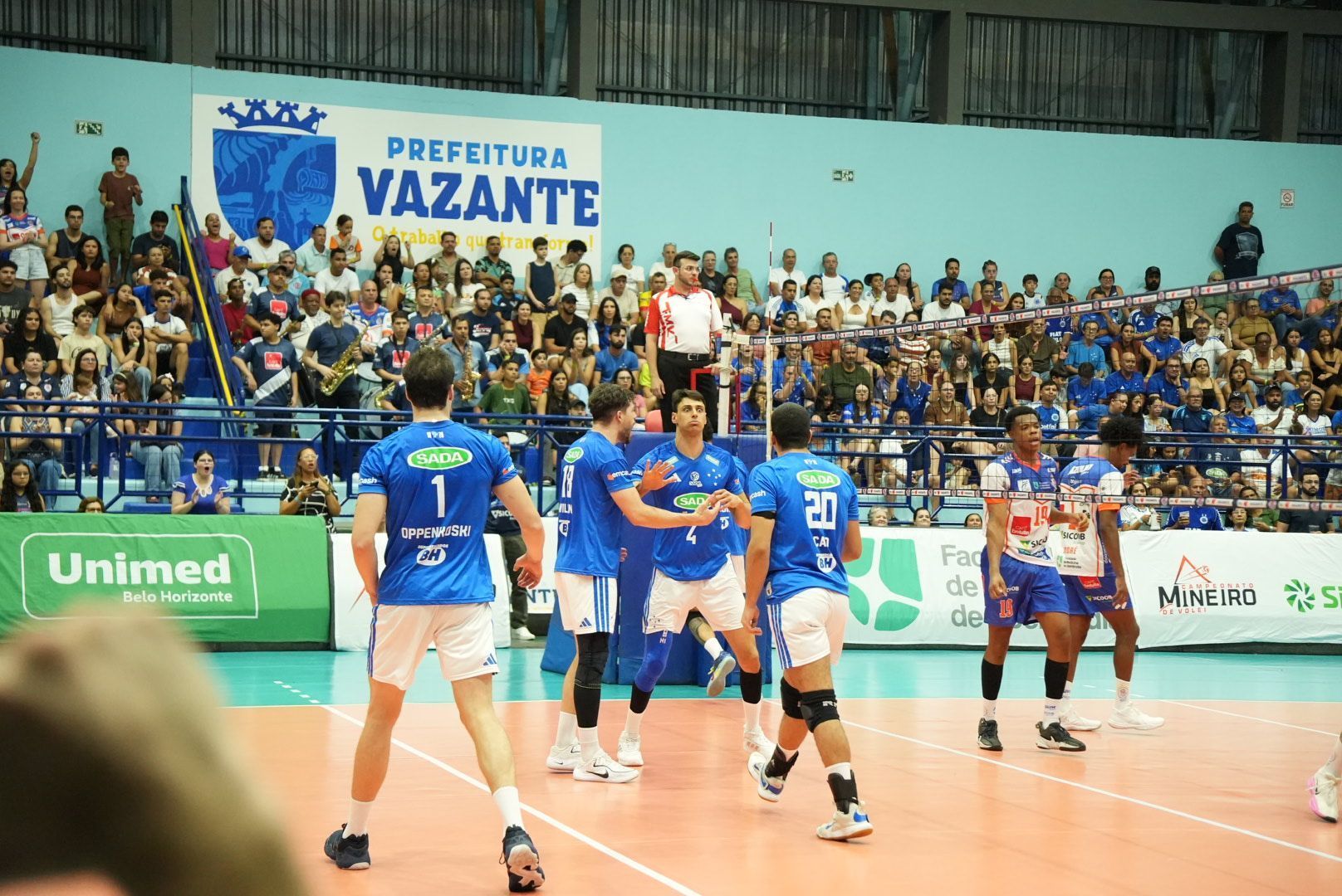 Sada Cruzeiro vence Monte Carmelo de virada e mantém invencibilidade no Mineiro