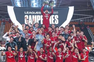 Brasileiro decide e garante 11° título para ex-técnico do Atlético no México