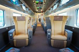 Trem Frecciarossa tem 200 metros de comprimento, oito vagões e 462 assentos