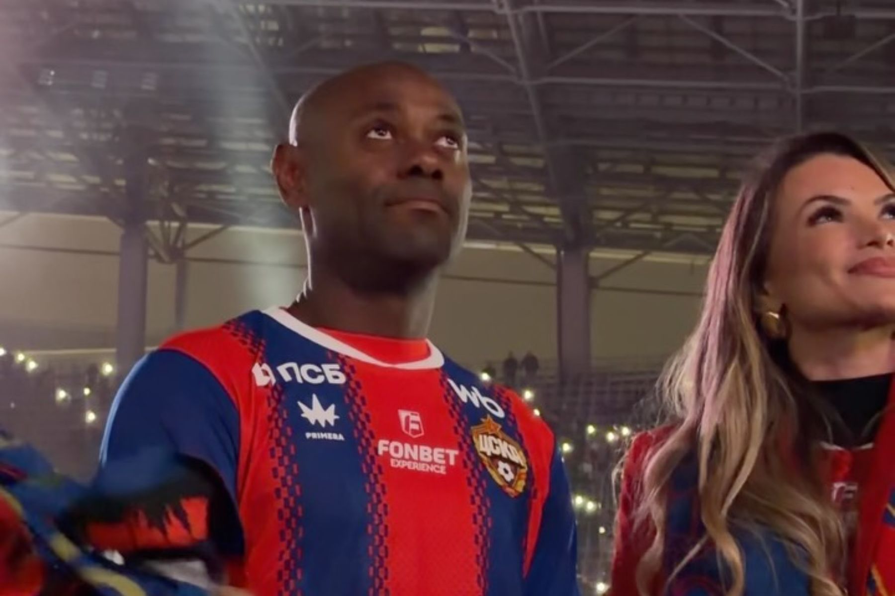 Vagner Love recebe festa de despedida do CSKA diante de 27 mil torcedores