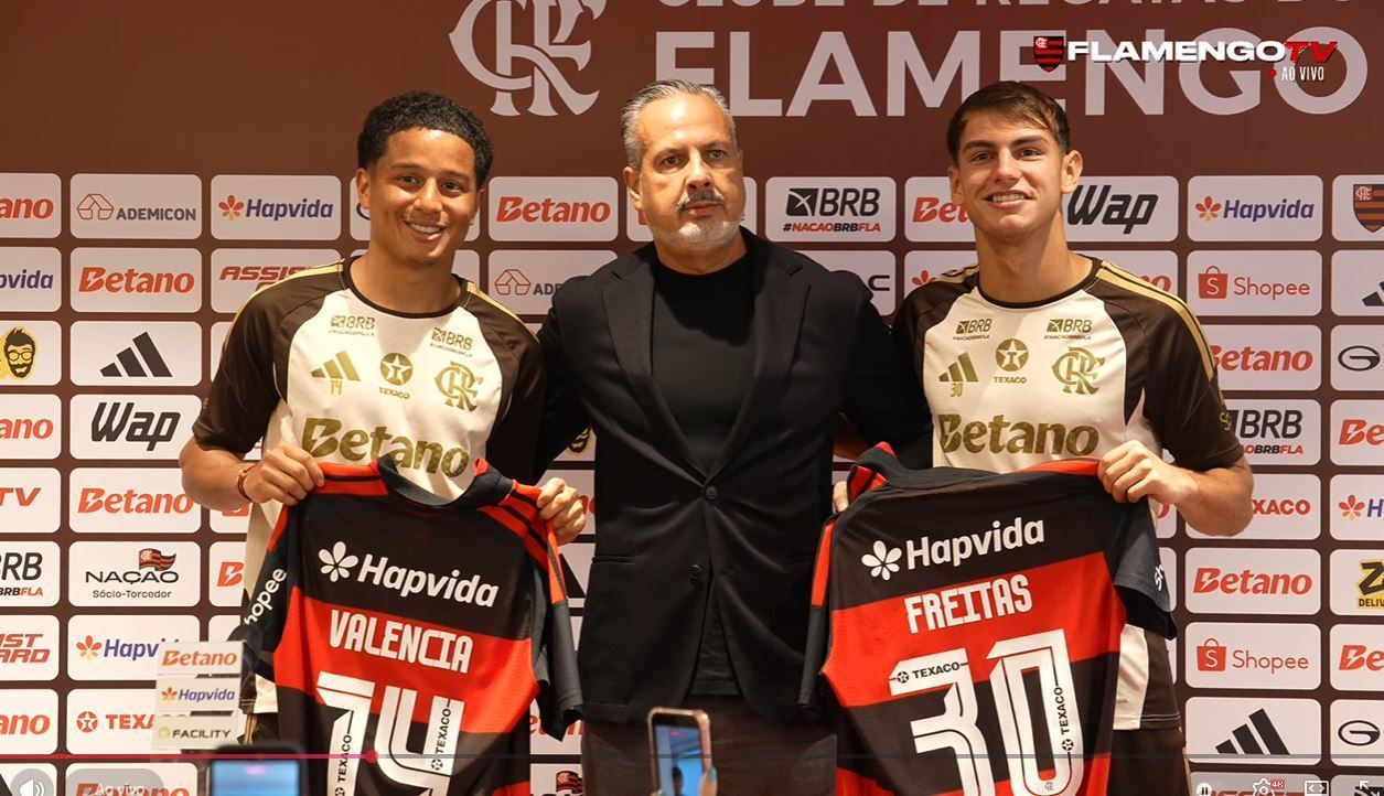 Anthony Valencia e Joaquín Freitas são apresentados no Flamengo: 'Muito feliz'