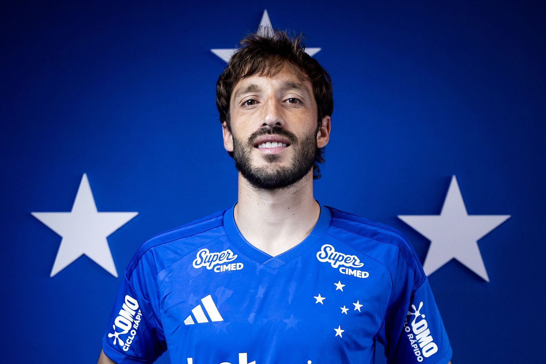 Novo reforço, Viña assume número de camisa de cria do Cruzeiro; saiba qual
