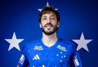 Novo reforço, Viña assume número de camisa de cria do Cruzeiro; saiba qual