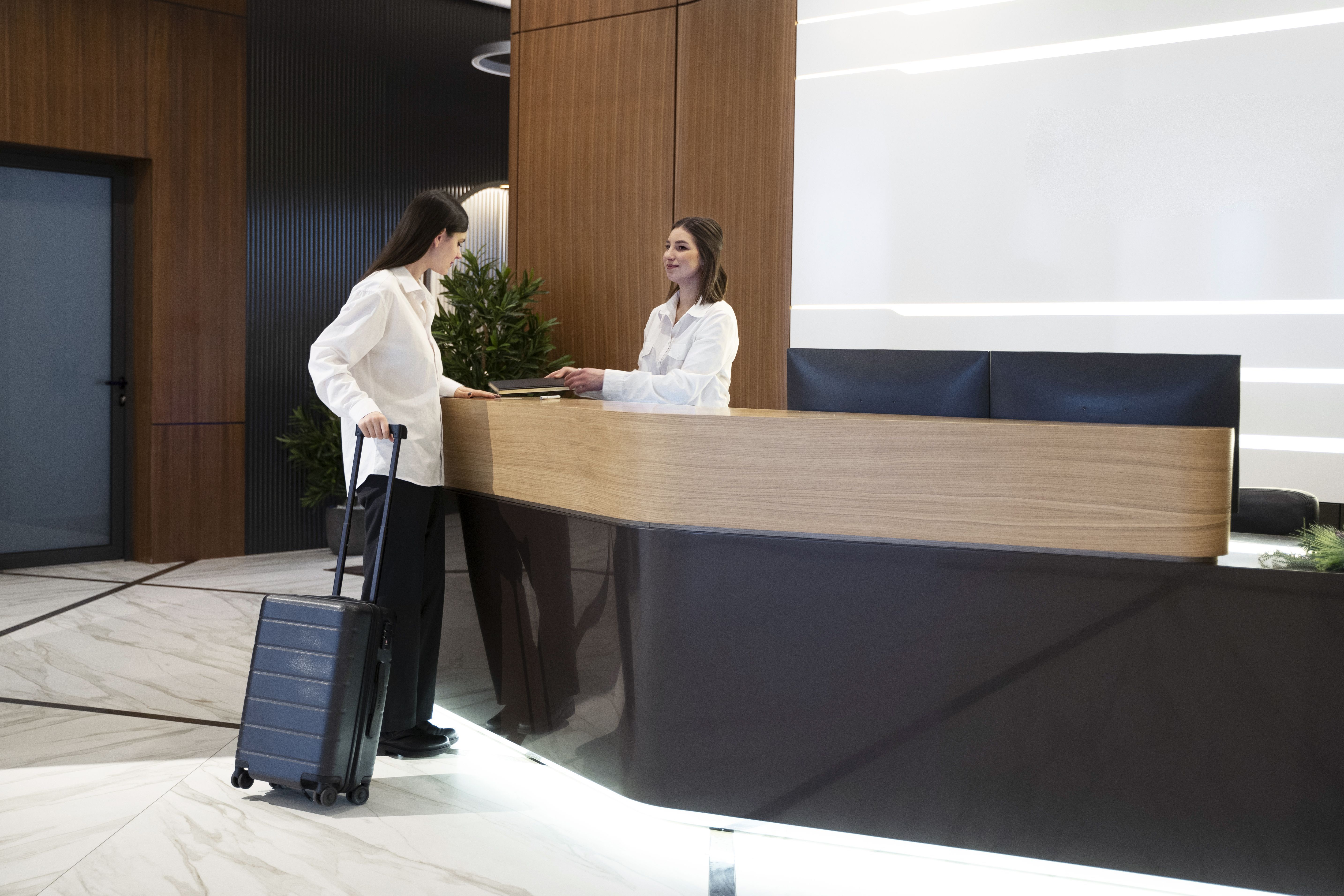 Hotéis: por que o check-in costuma ser depois das 14h e o check-out antes do meio-dia?