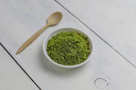 Suplemento de spirulina é estudado por possíveis efeitos sobre peso, colesterol, triglicerídeos e pressão arterial.