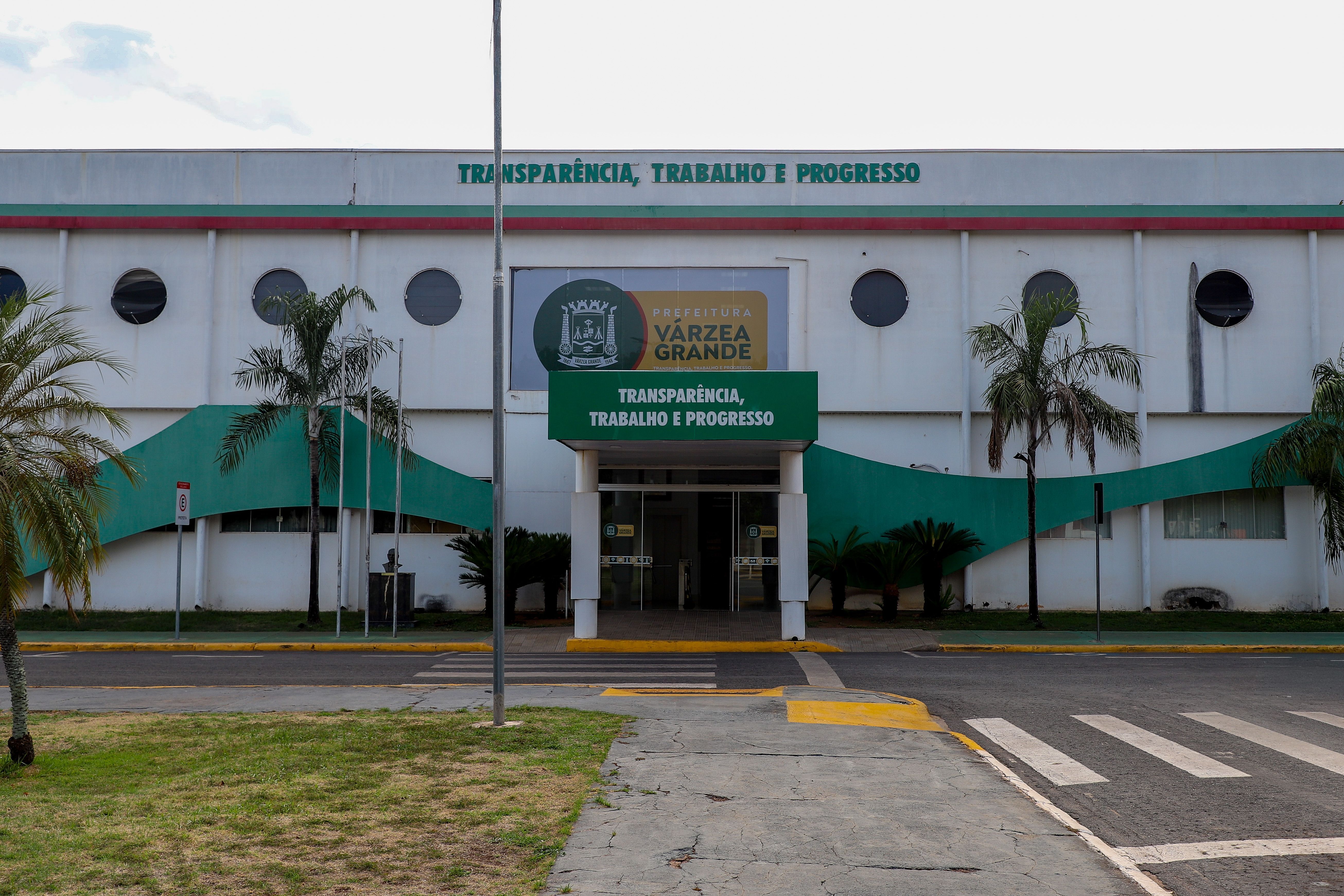 Concurso no Mato Grosso oferta 5 mil vagas na educação com salários de até R$ 4,6 mil