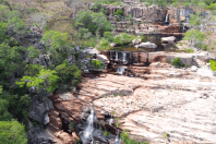 Conheça a cachoeira com borda infinita em Santana do Pirapama