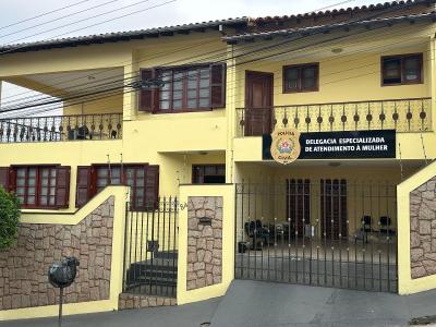 Fachada ou viatura da Polícia Civil de Minas Gerais.