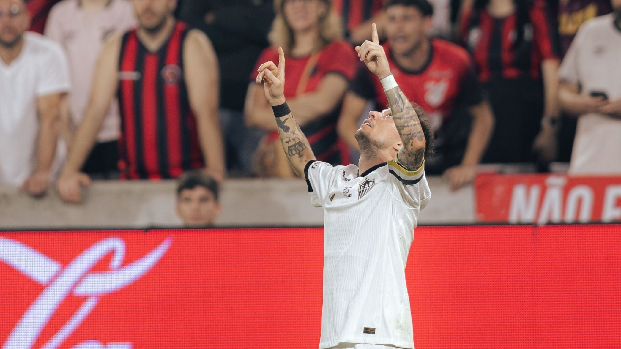 Atlético 'cumpre promessa' e garante tranquilidade na reta final do Brasileirão