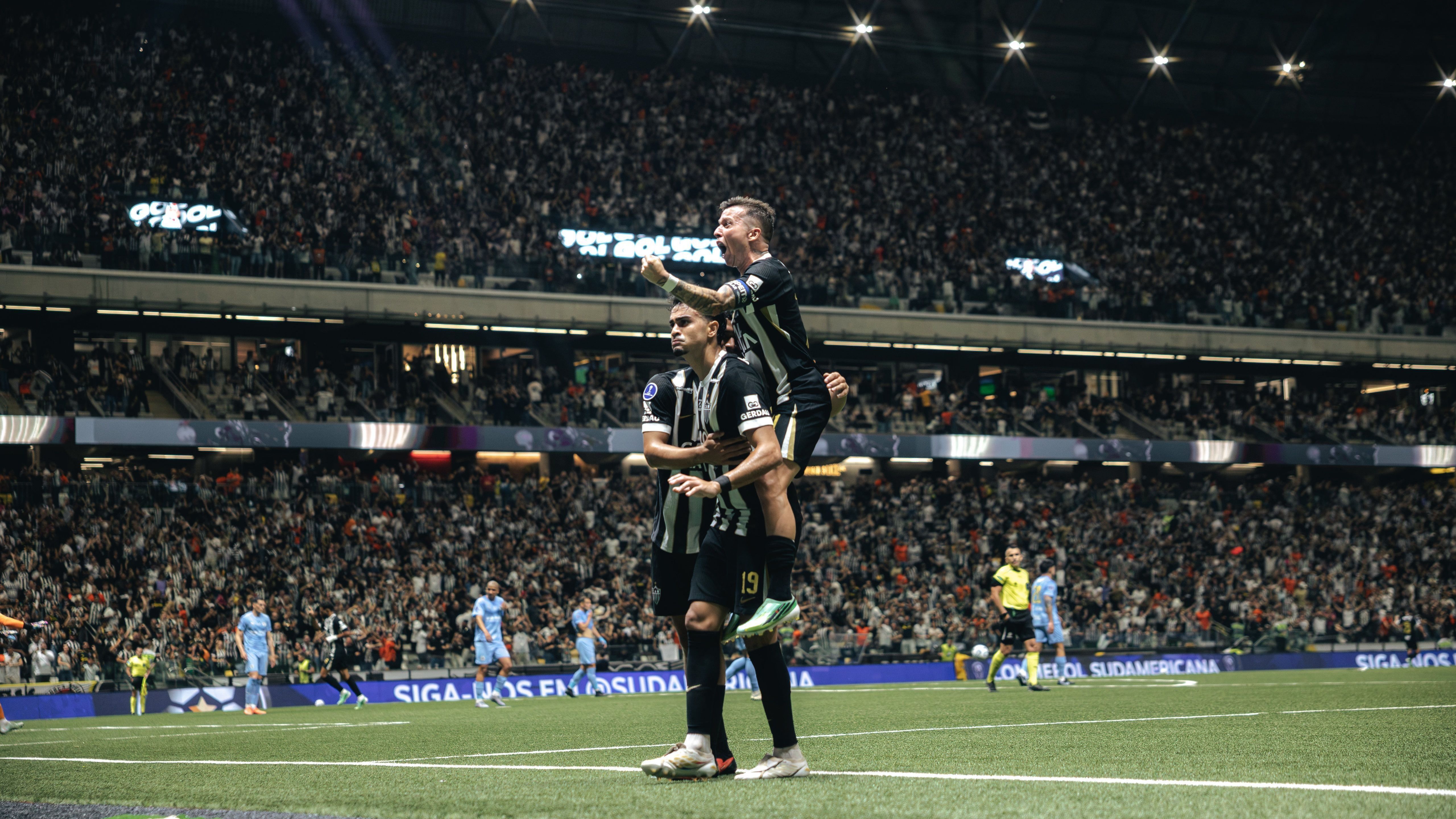 Em noite arrasadora, Atlético goleia Torque-URU e se aproxima de decisão da Sula