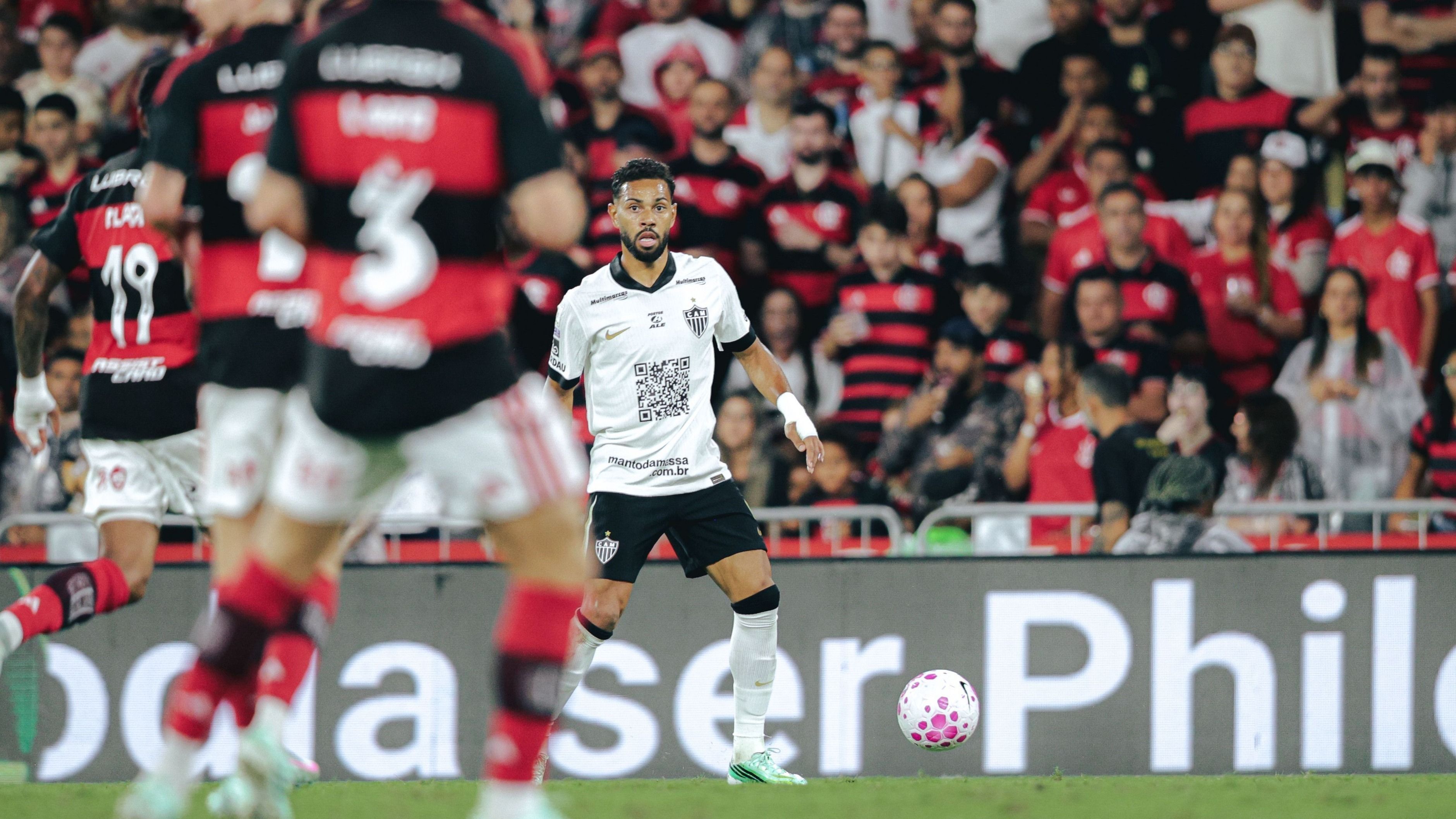 Lodi assume pênalti cometido na derrota do Atlético para o Flamengo: 'Chutei o pé dele'