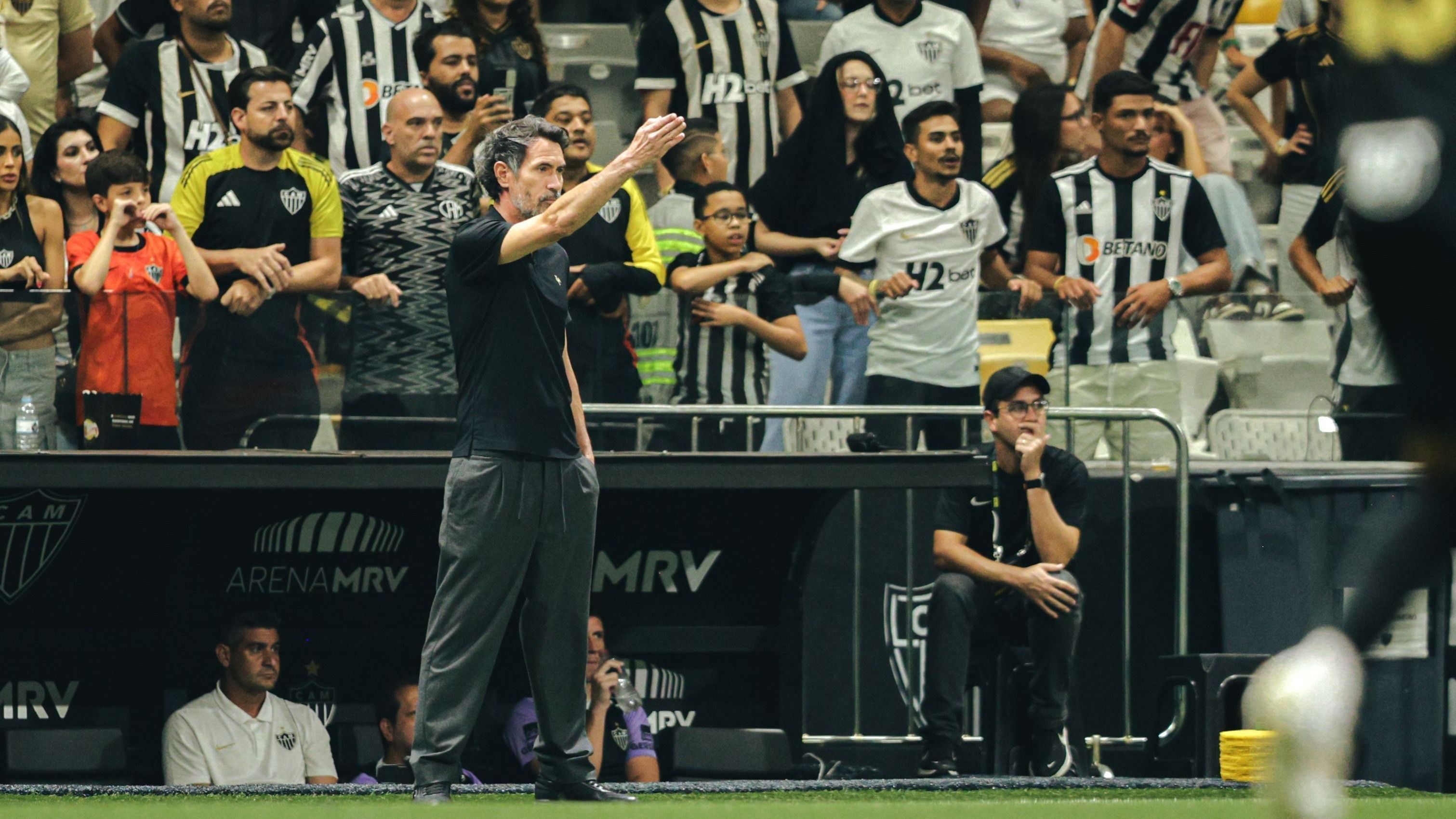 Barba extrai lado positivo do clássico e projeta duelo do Atlético com Grêmio: 'Focar bem'