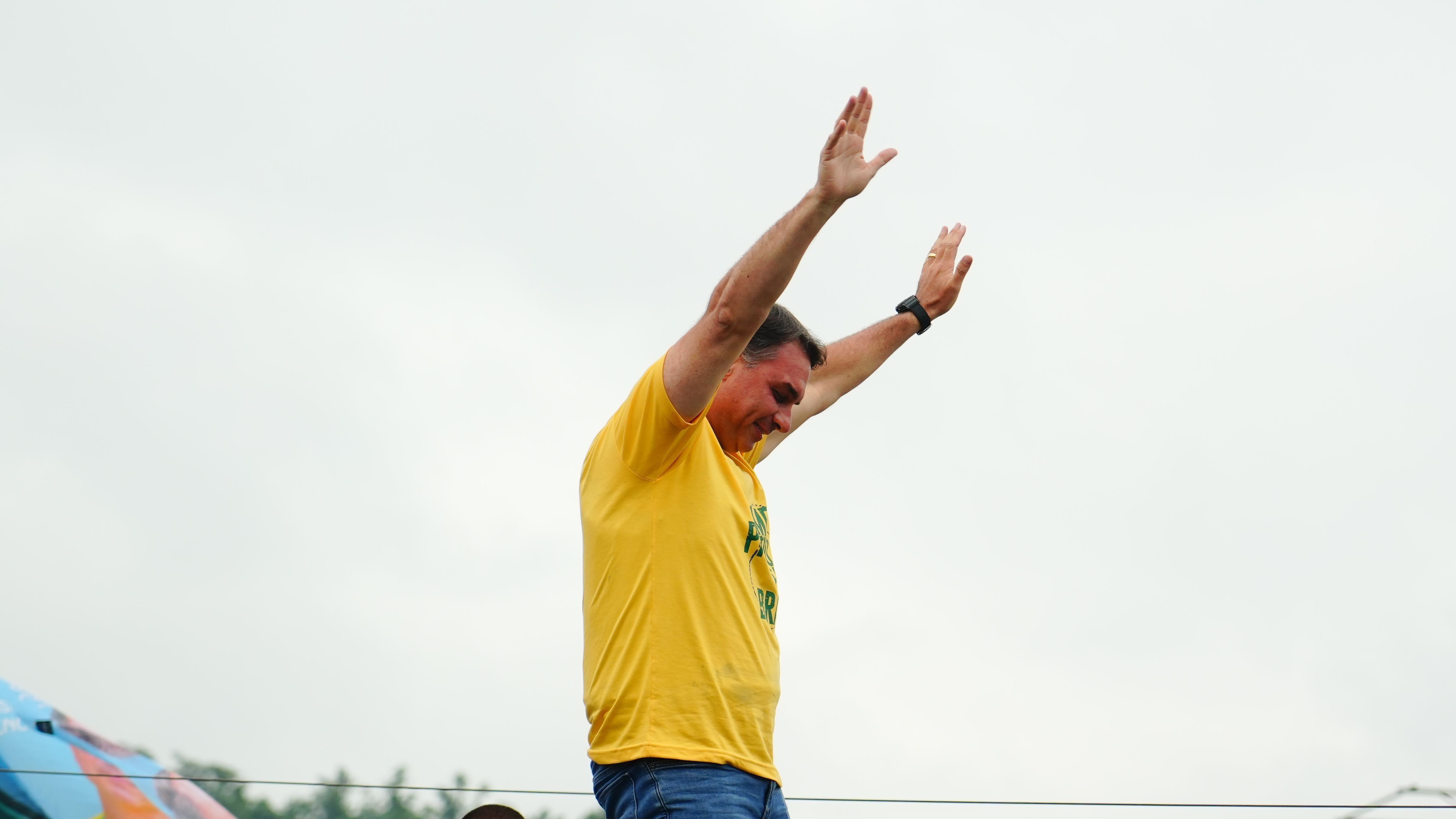 Após se declarar 'o verdadeiro presidente do Brasil', Flávio recua e troca expressão por 'líder'