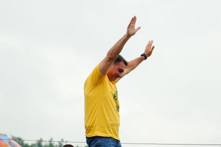 Após se declarar 'o verdadeiro presidente do Brasil', Flávio recua e troca expressão por 'líder'
