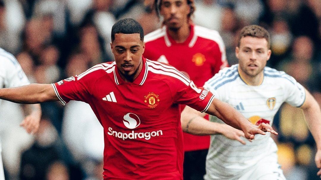 United pressiona, mas fica no empate com Leeds e se complica na Premier League