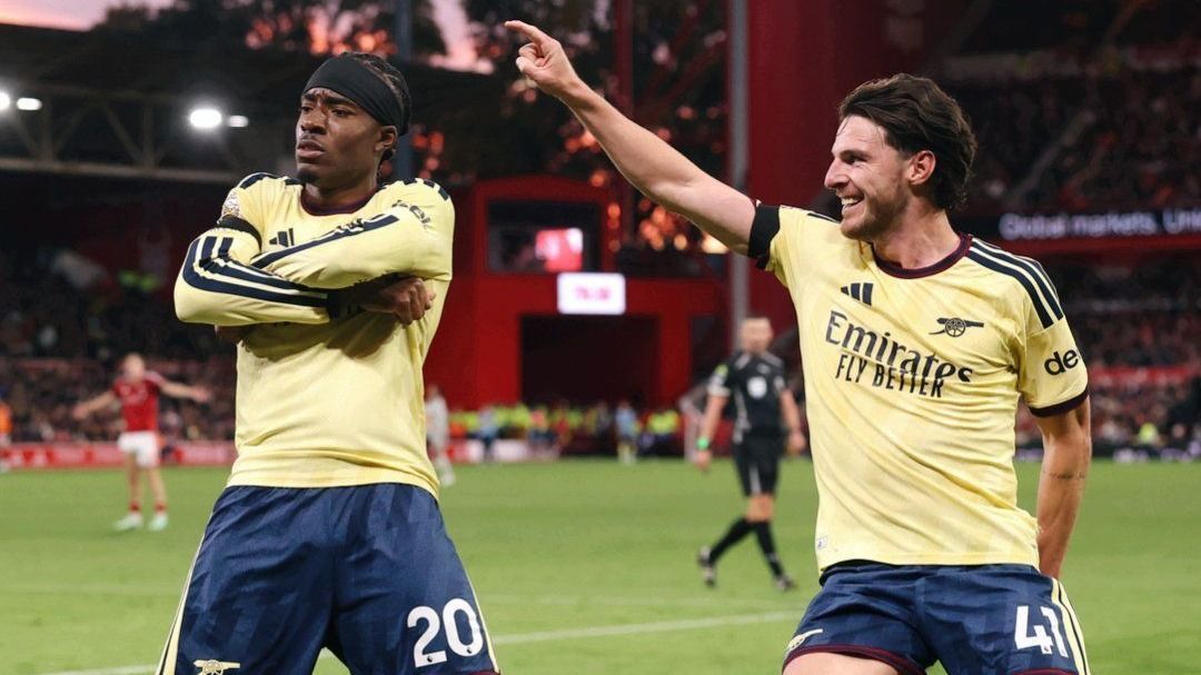 Madueke decide, Arsenal vence Nottingham e segue na cola do City na Premier League