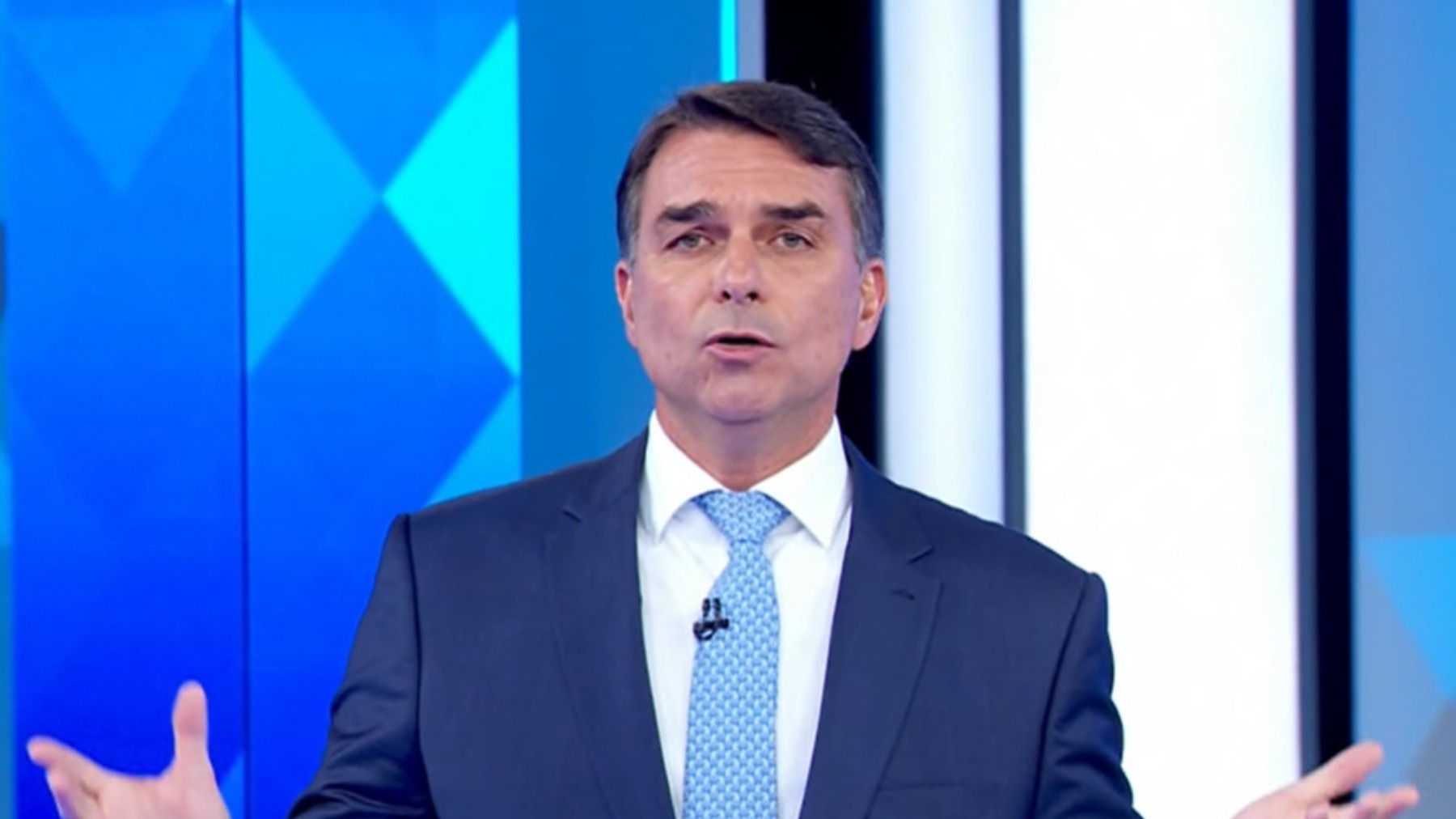 Debate na Globo: Veja as principais falas de Flávio Bolsonaro na disputa com Lula