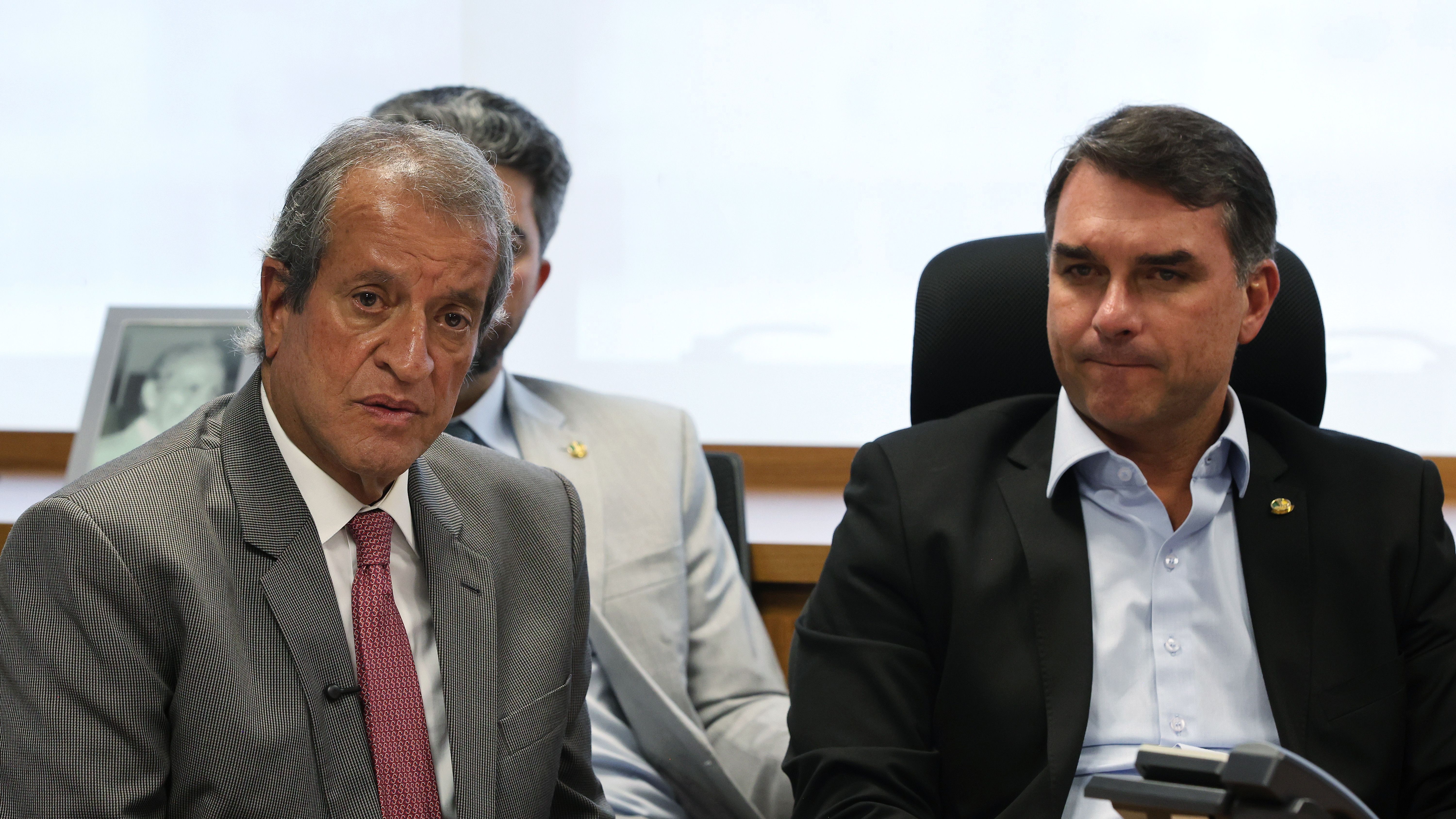Partido de Flávio Bolsonaro, PL reconhece a vitória de Lula nas Eleições 2026