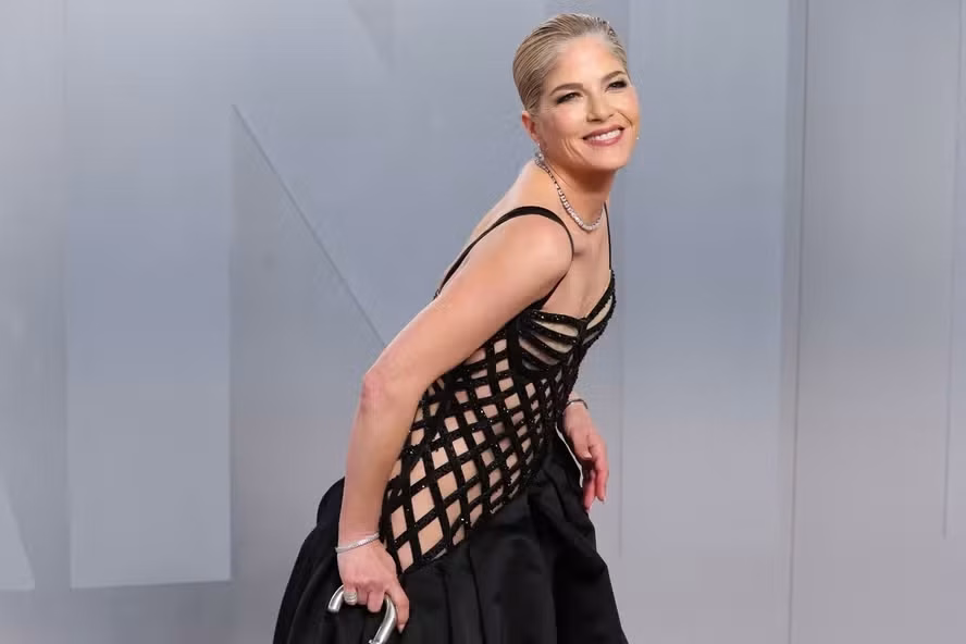 Atriz Selma Blair é presa após tumulto em voo para Nova York