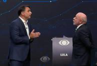 Flávio Bolsonaro propõe 'padrão Einstein' no SUS; Lula ironiza: “Não sabe de saúde pública e nunca foi numa UPA'