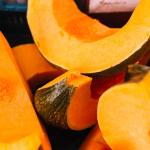 Como assar abóbora: no forno, na air fryer, no micro-ondas e na frigideira