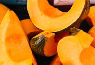 Como assar abóbora: no forno, na air fryer, no micro-ondas e na frigideira
