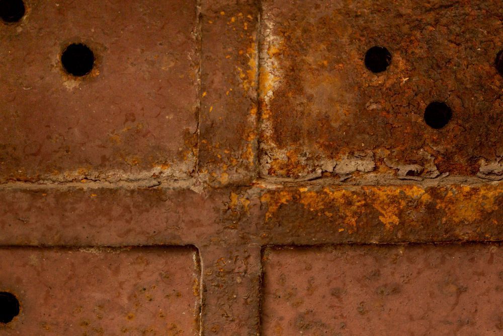 Como a ferrugem aparece no ferro? Água e oxigênio estão por trás da transformação