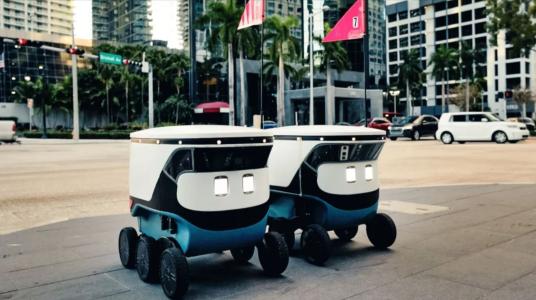 Robô entregador da Uber Eats