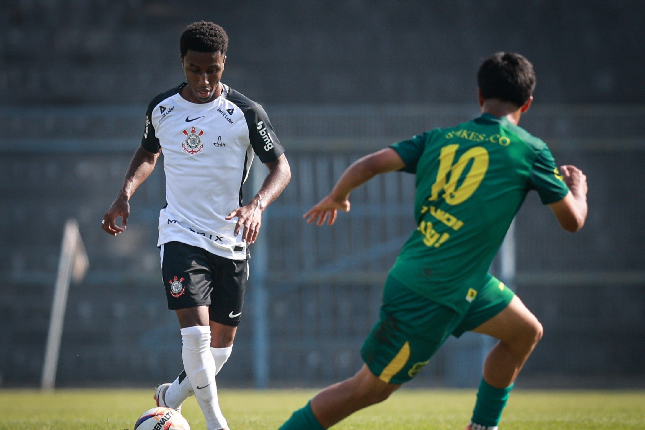 Volante da base do Corinthians entra em último ano de contrato